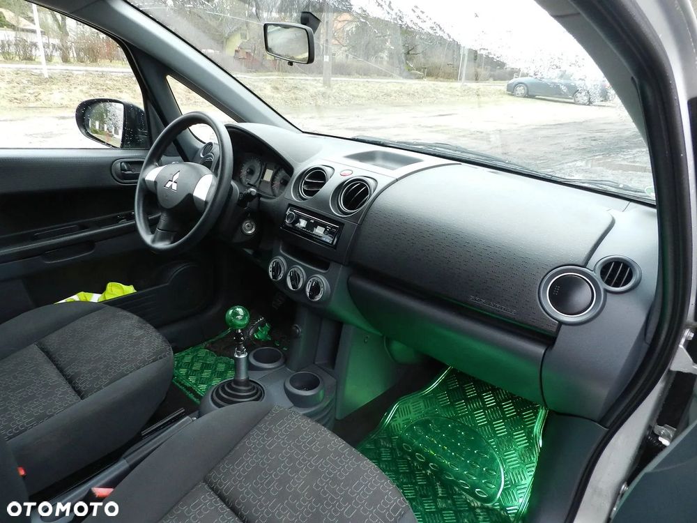 Mitsubishi Colt - 10