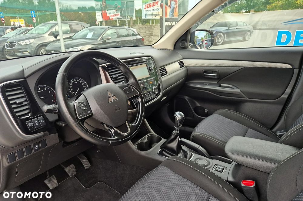 Mitsubishi Outlander 2.0 Invite + 2WD - 11