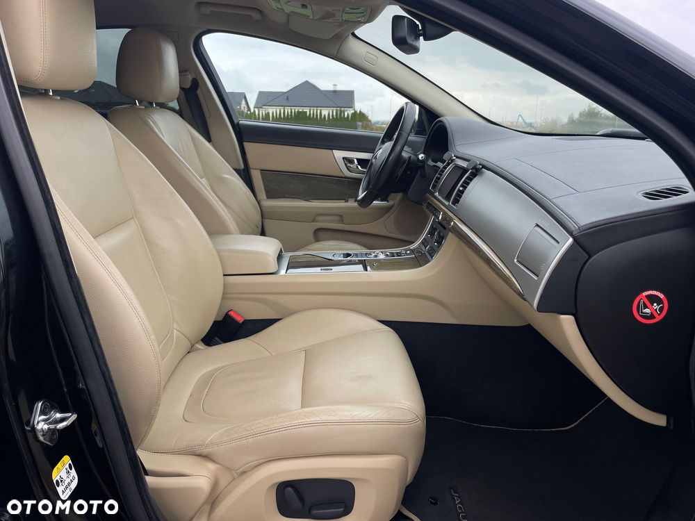 Jaguar XF 2.2 D Premium Luxury - 17