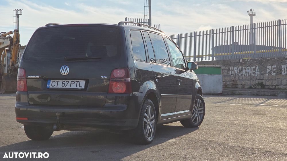 Volkswagen Touran - 8