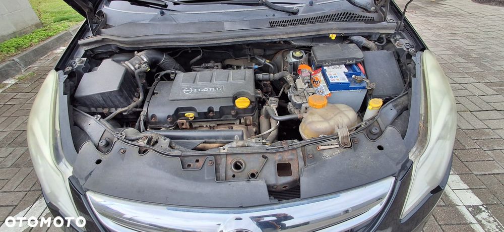 Opel Corsa 1.4 16V Cosmo - 4