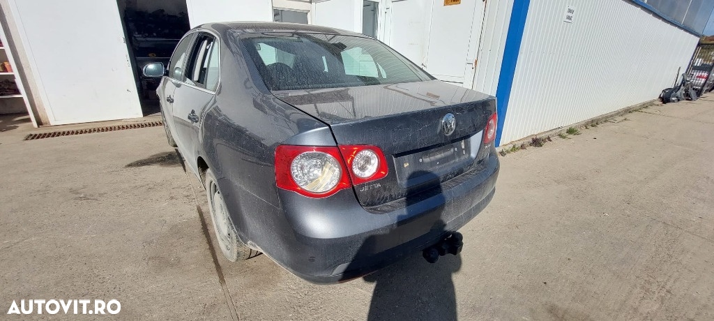 Dezmembrari Volkswagen Jetta Motor 2.0TDi cod BKD AN 2007 - 4