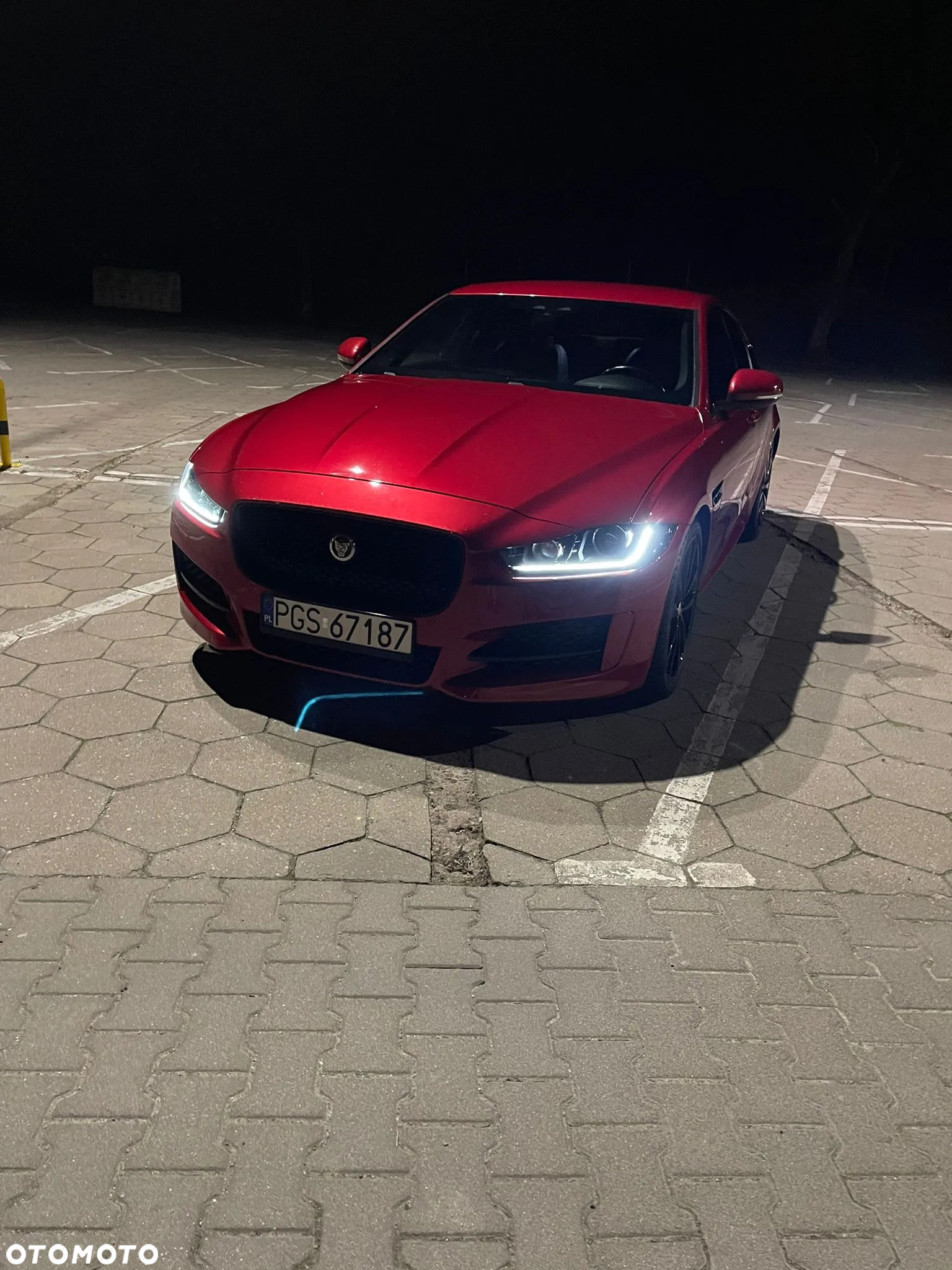 Jaguar XE 2.0 D R-Sport - 18