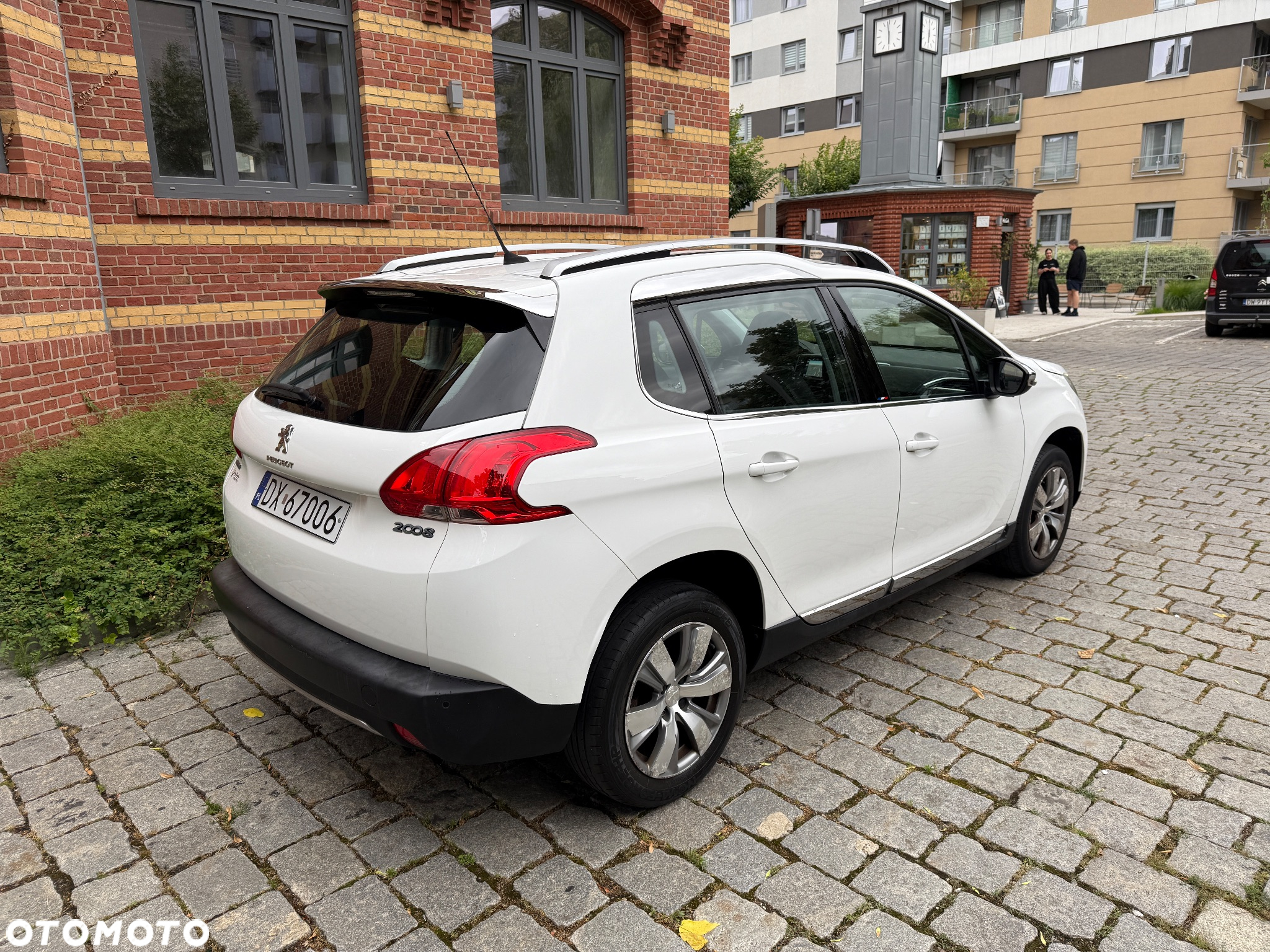 Peugeot 2008 1.6 BlueHDi Allure - 9