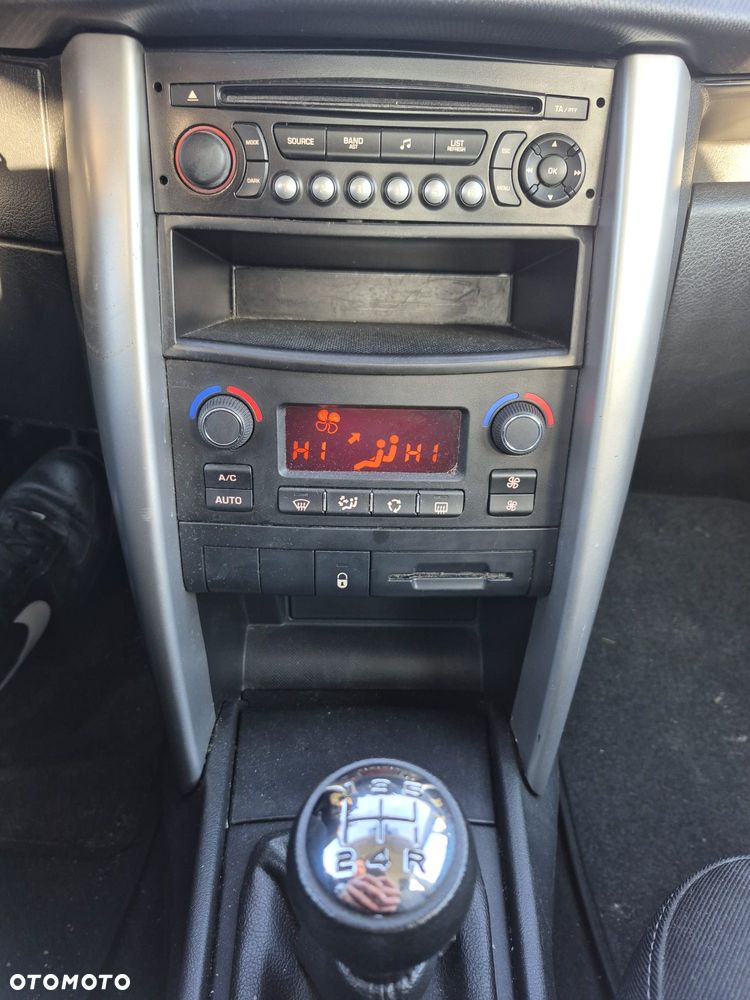 Peugeot 207 1.6 HDi - 16