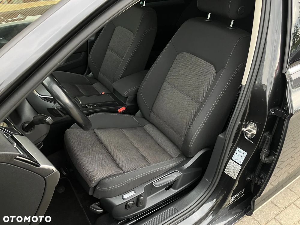 Volkswagen Passat - 37