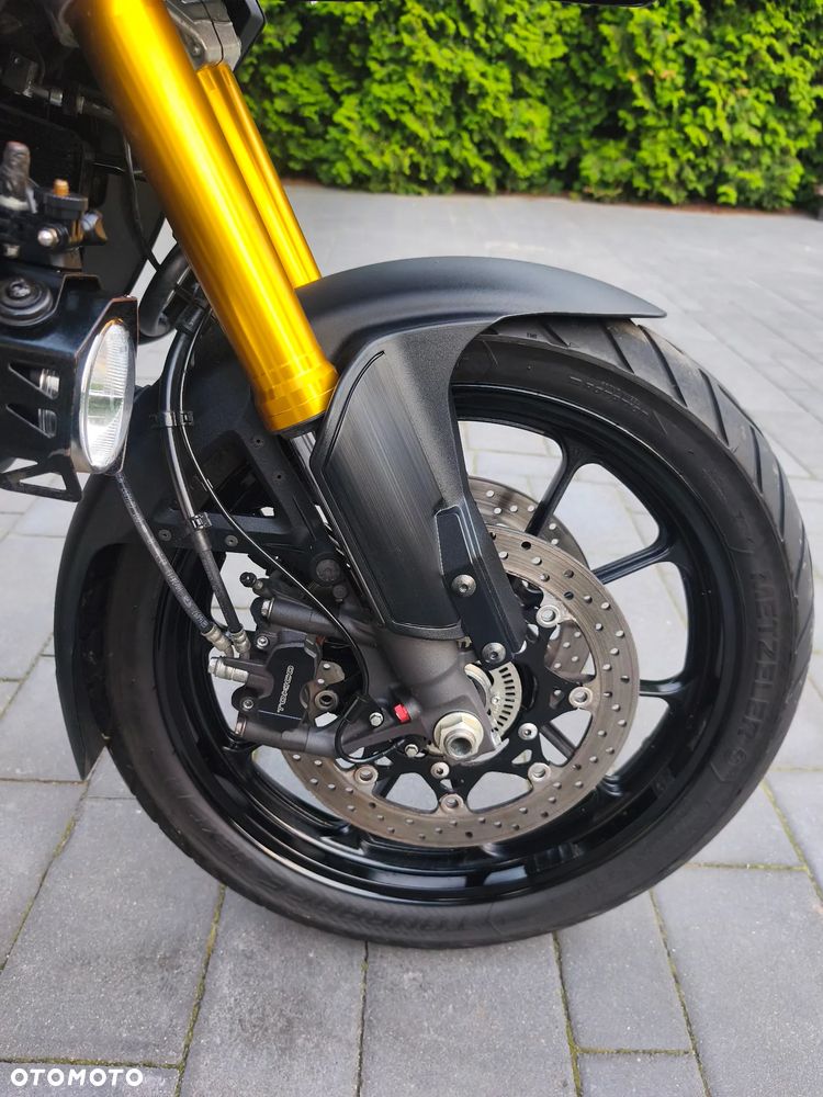 Suzuki V-STROM - 12