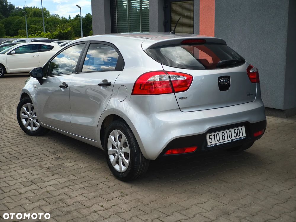 Kia Rio 1.2 L - 2