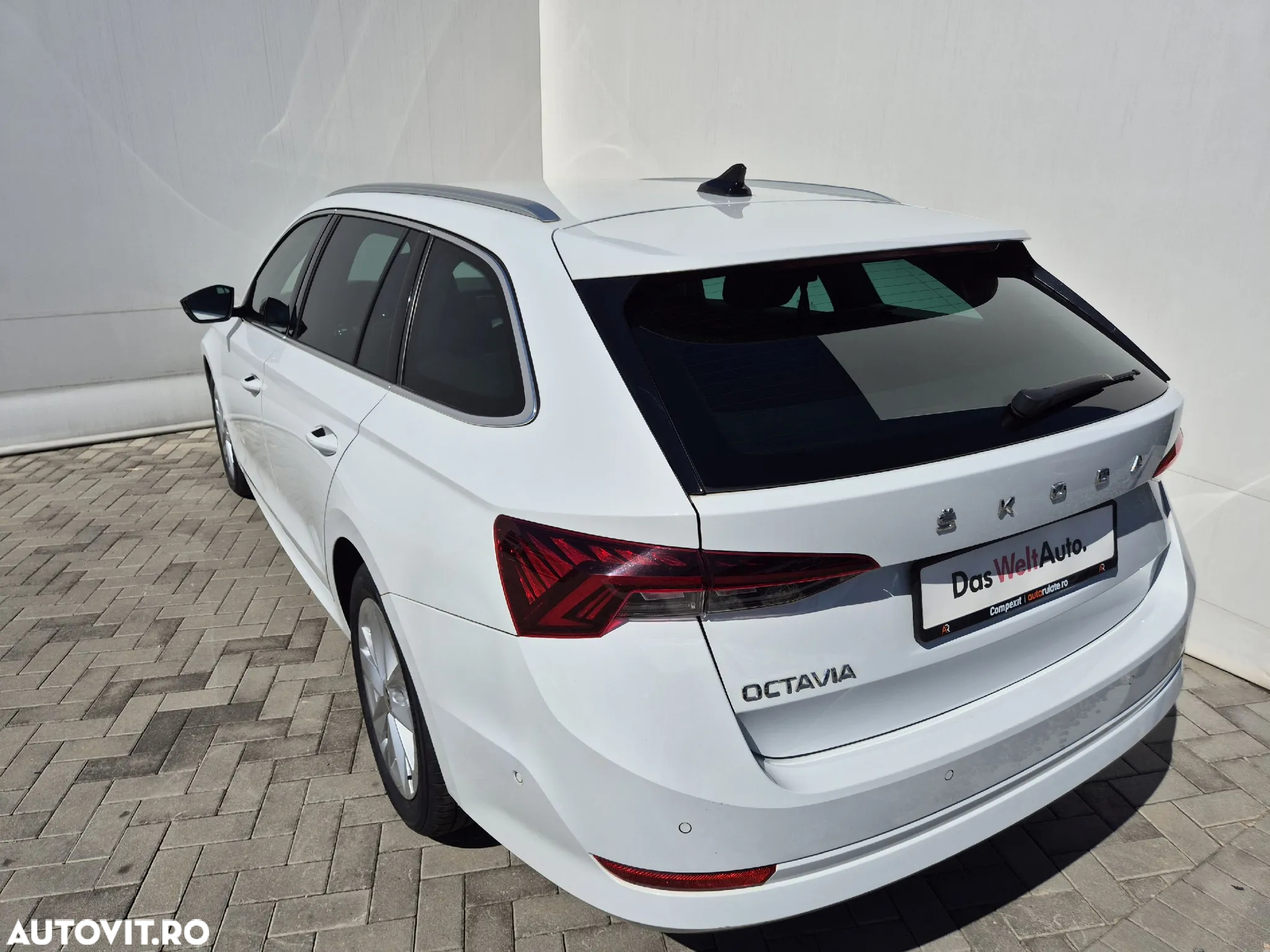 Skoda Octavia Combi 2.0 TDI DSG Style - 3