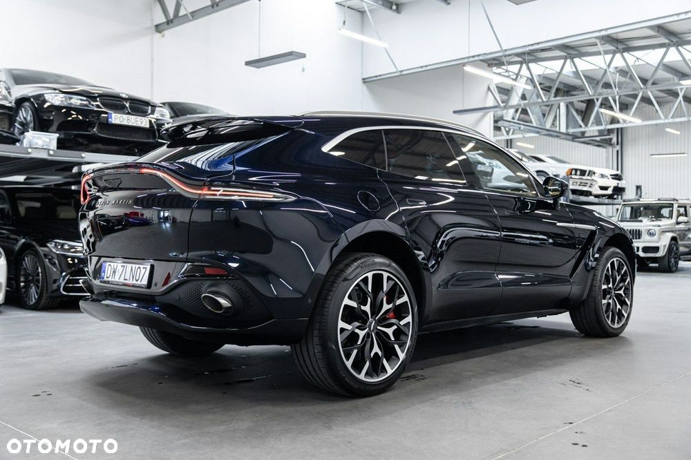 Aston Martin DBX - 10
