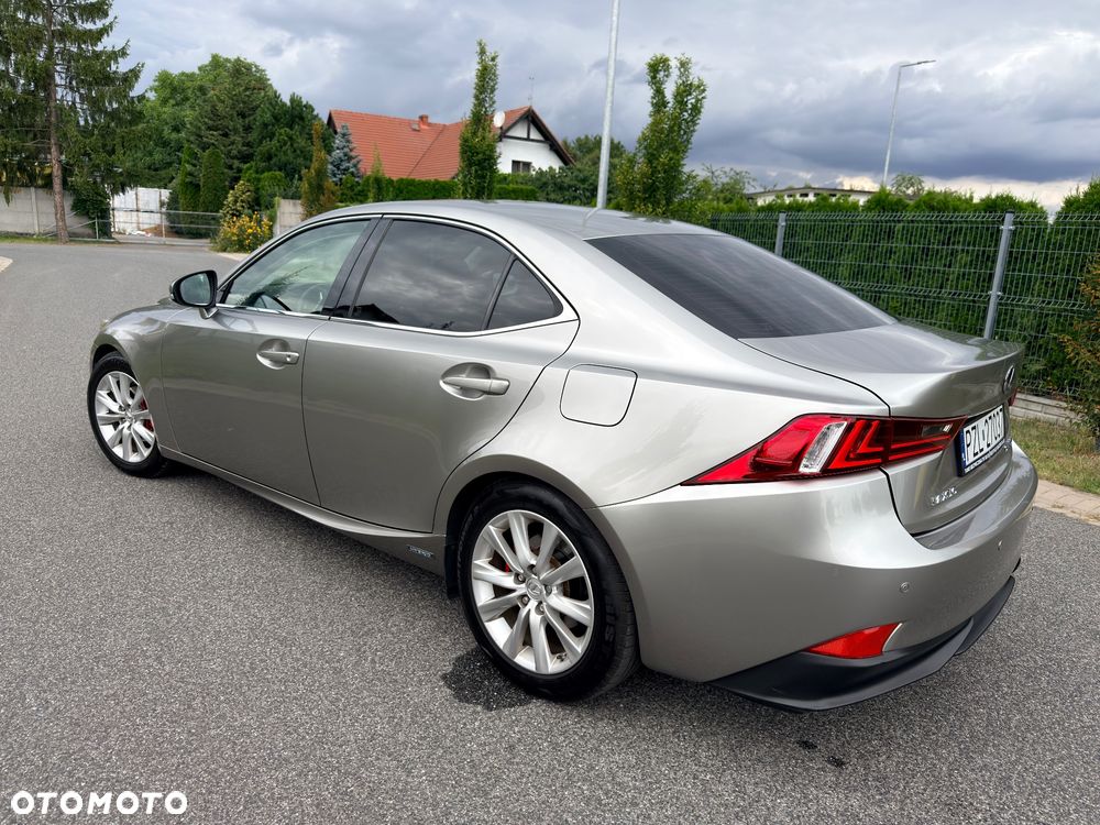 Lexus IS 300h F Sport - 8