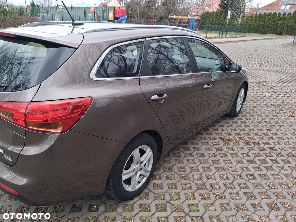 Kia Ceed - 4