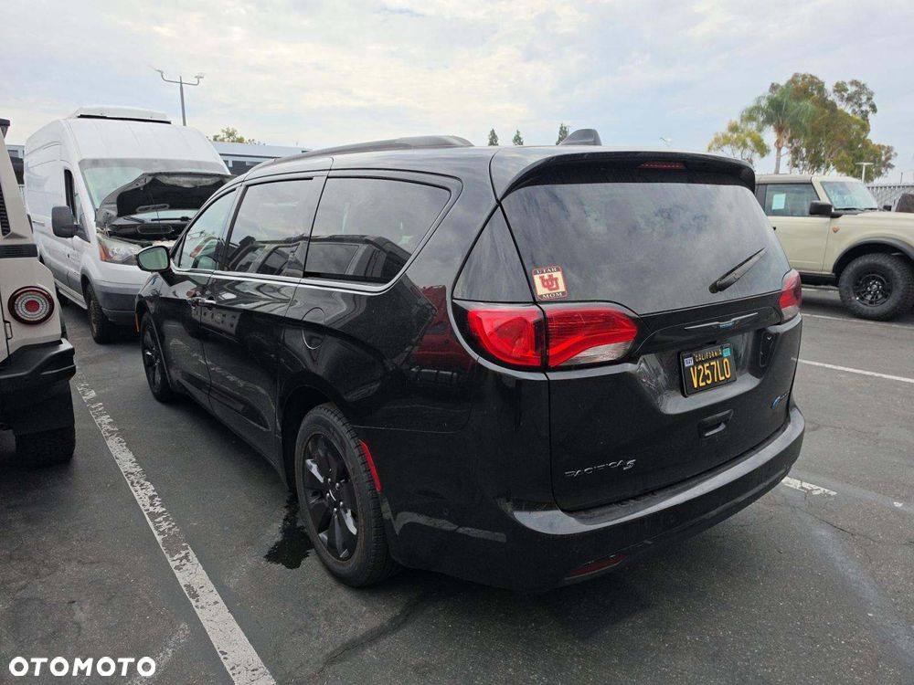 Chrysler Pacifica - 3