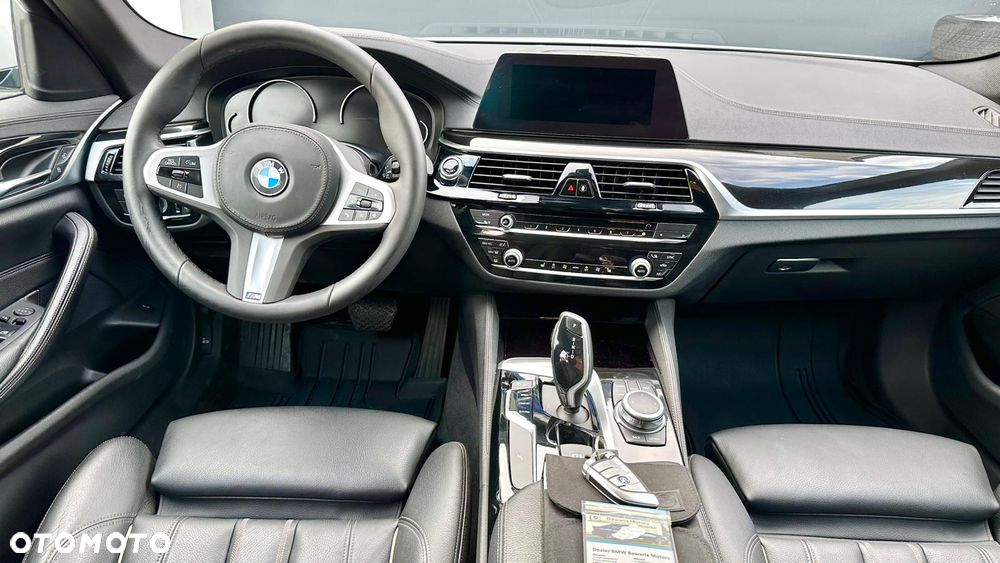 BMW Seria 5 520d xDrive M Sport sport - 9