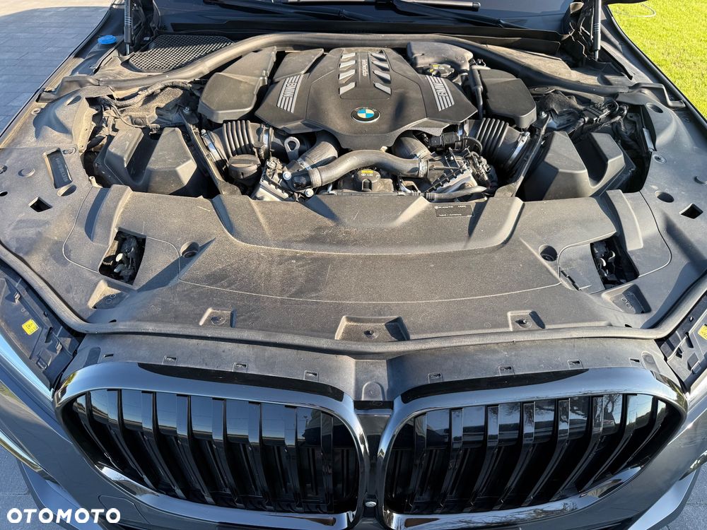 BMW Seria 7 750i xDrive sport - 23
