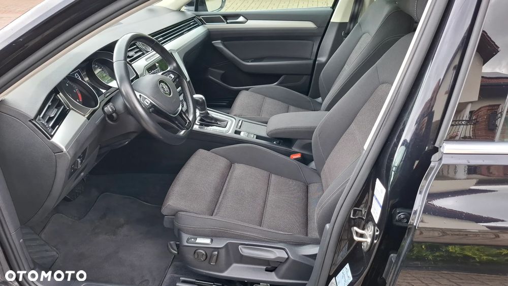 Volkswagen Passat 2.0 TDI (BlueMotion Technology) DSG Comfortline - 9