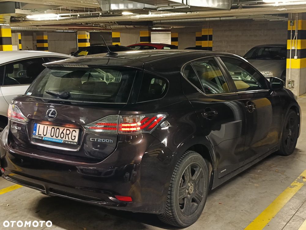 Lexus CT - 12