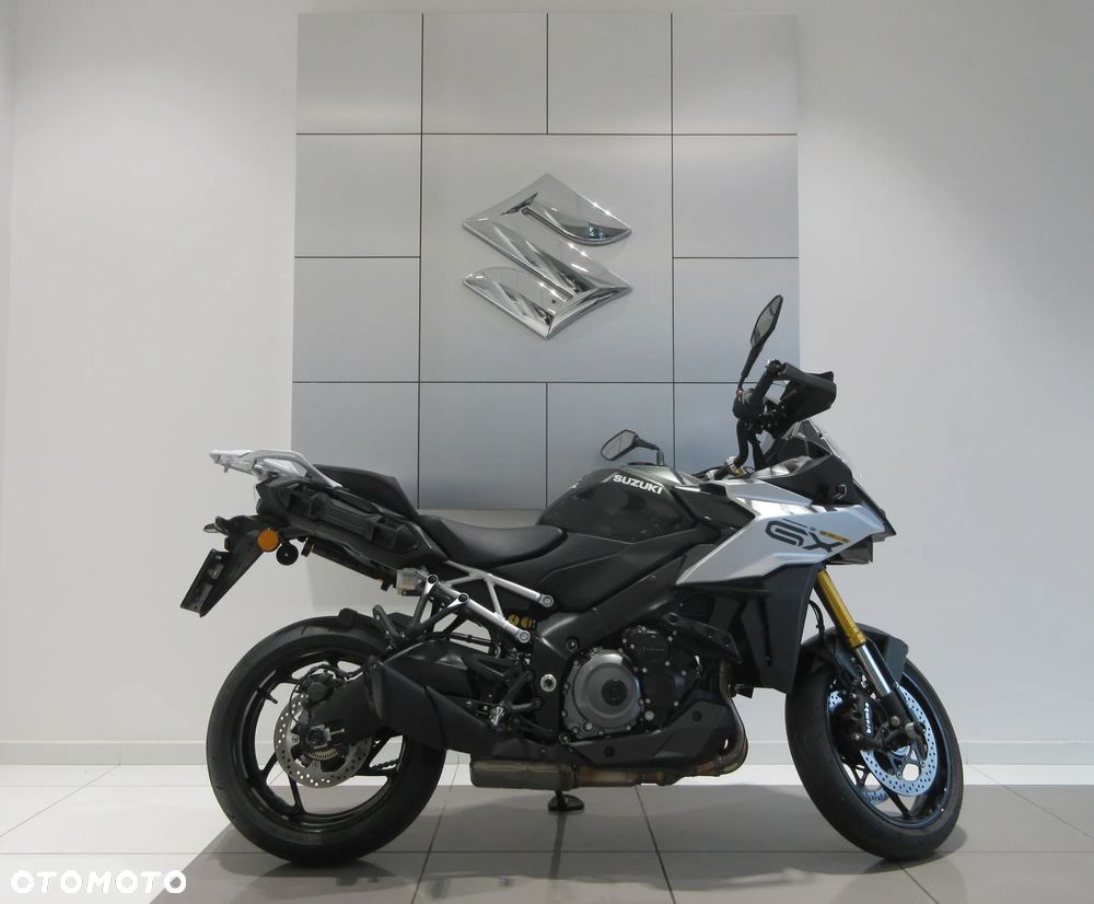 Suzuki GSX - 2