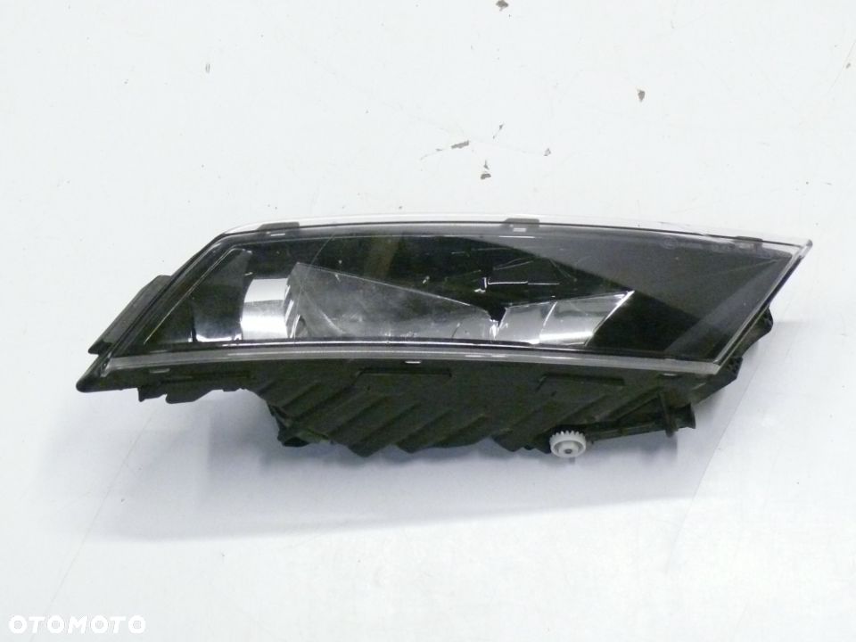 HALOGEN PRAWY SKODA SUPERB III 3V0 2016 - 1