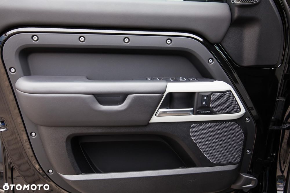Land Rover Defender 3.0 D300 mHEV X-Dynamic HSE - 12