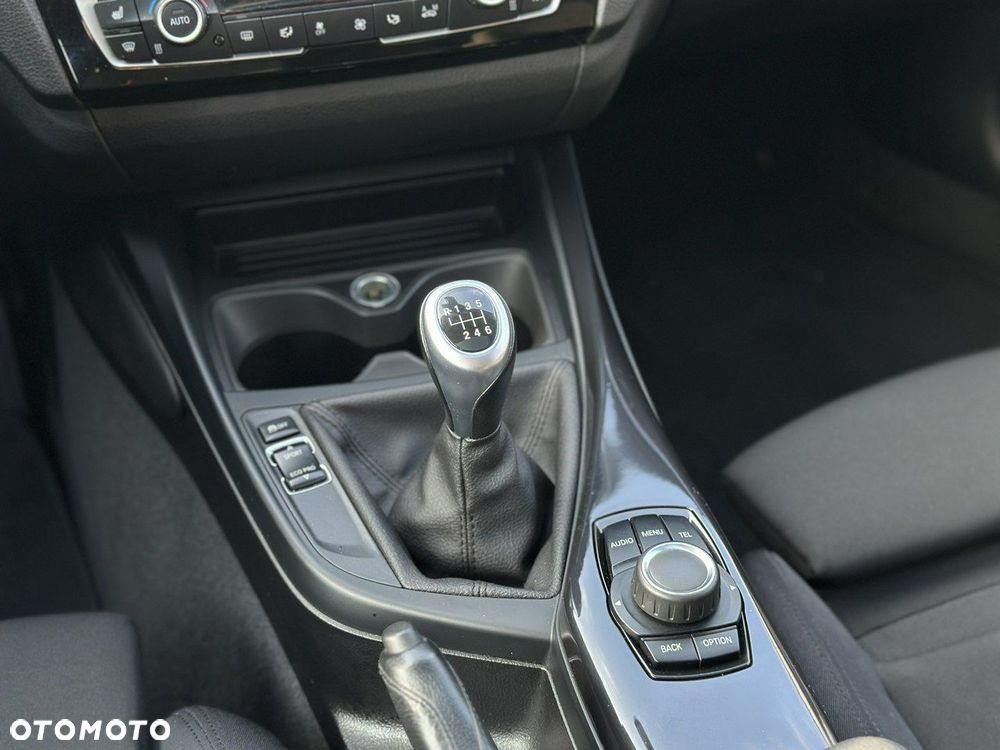 BMW Seria 1 118d Sport Line - 25