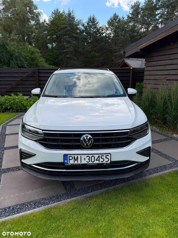 Volkswagen Tiguan - 1