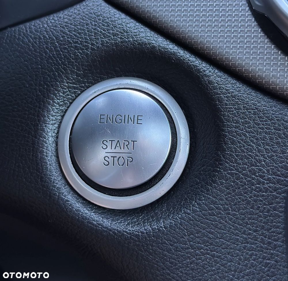 Mercedes-Benz GLA 200 7G-DCT - 25