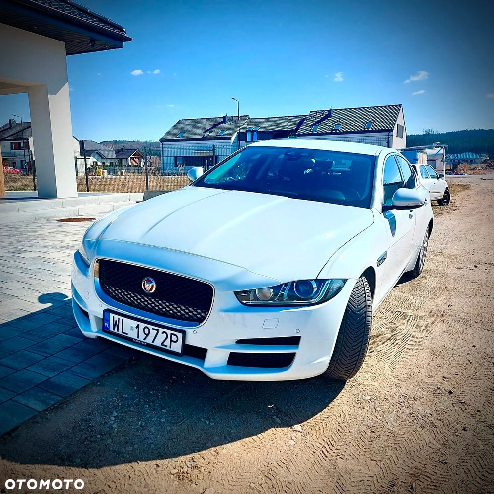 Jaguar XE 2.0 D Prestige - 3