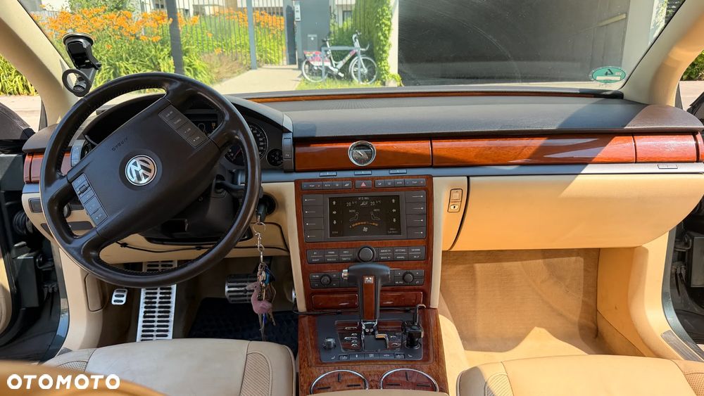 Volkswagen Phaeton - 8