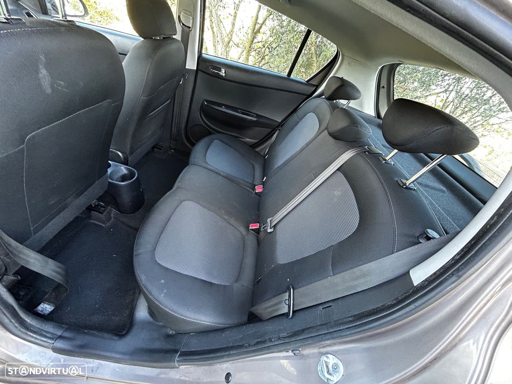 Hyundai i20 1.1 CRDi Urban - 17