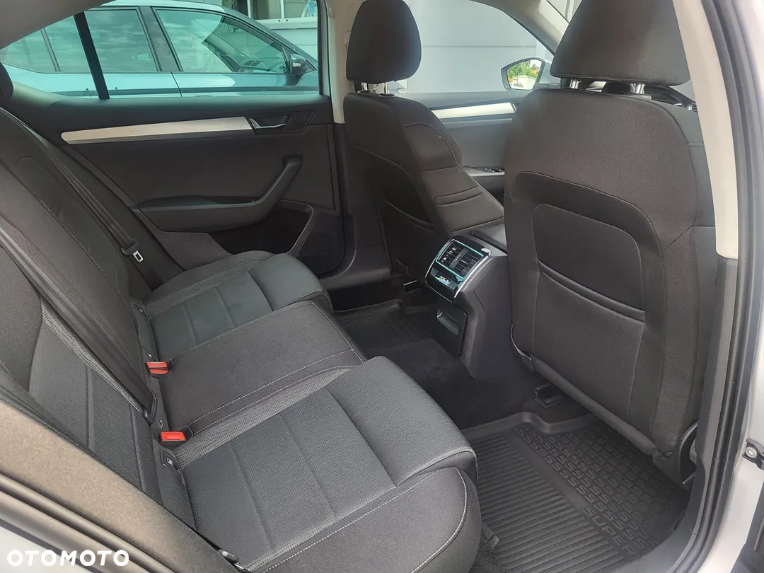 Skoda Superb 2.0 TDI Ambition - 17