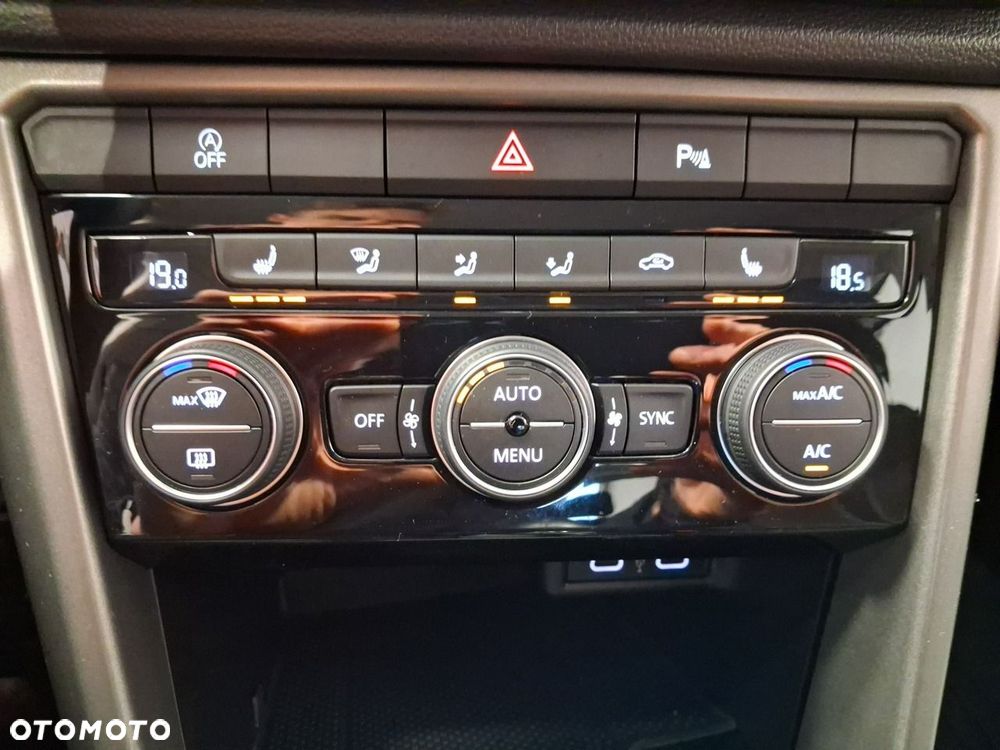 Volkswagen T-Roc - 30
