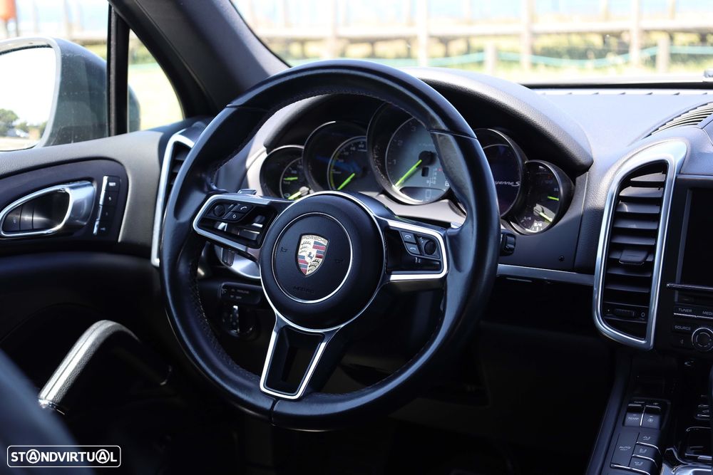 Porsche Cayenne S E-Hybrid - 16