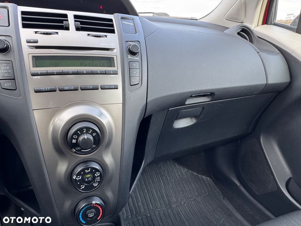 Toyota Yaris 1.0 VVT-i - 21
