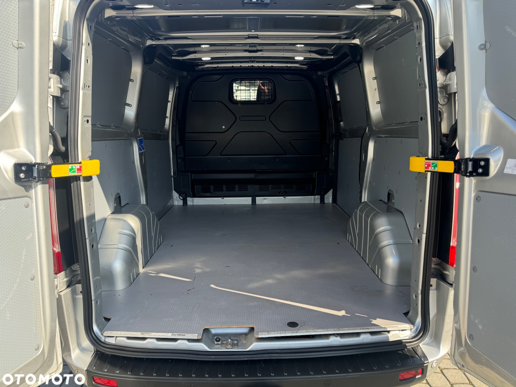 Ford Transit Custom - 11