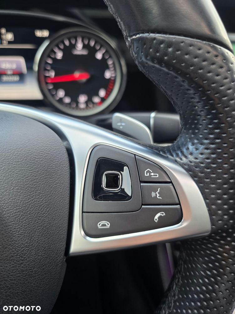 Mercedes-Benz Klasa E 220 d 4-Matic 9G-TRONIC - 16