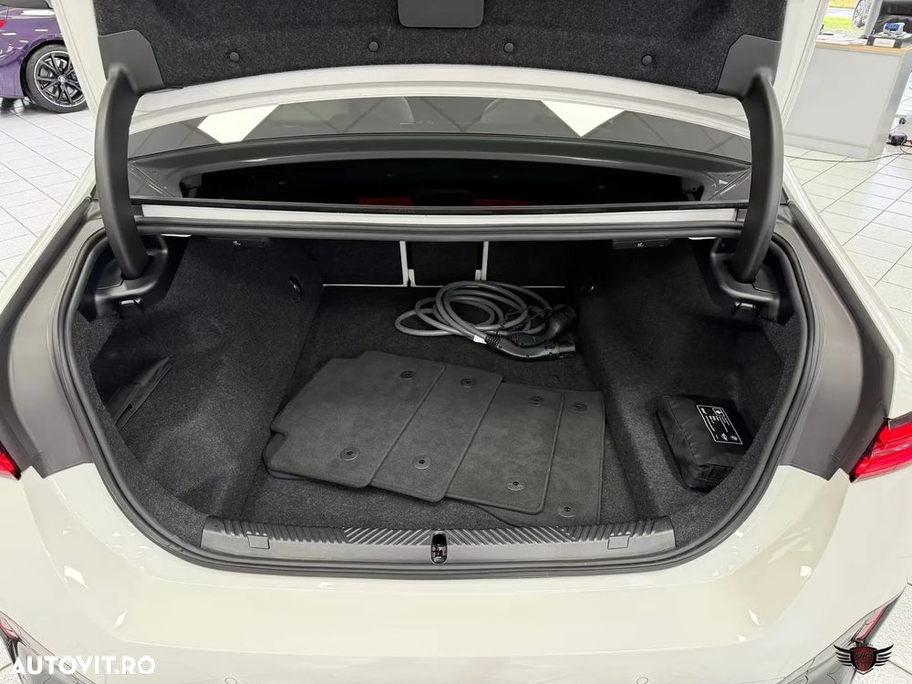 BMW Seria 5 550e xDrive Aut. - 26