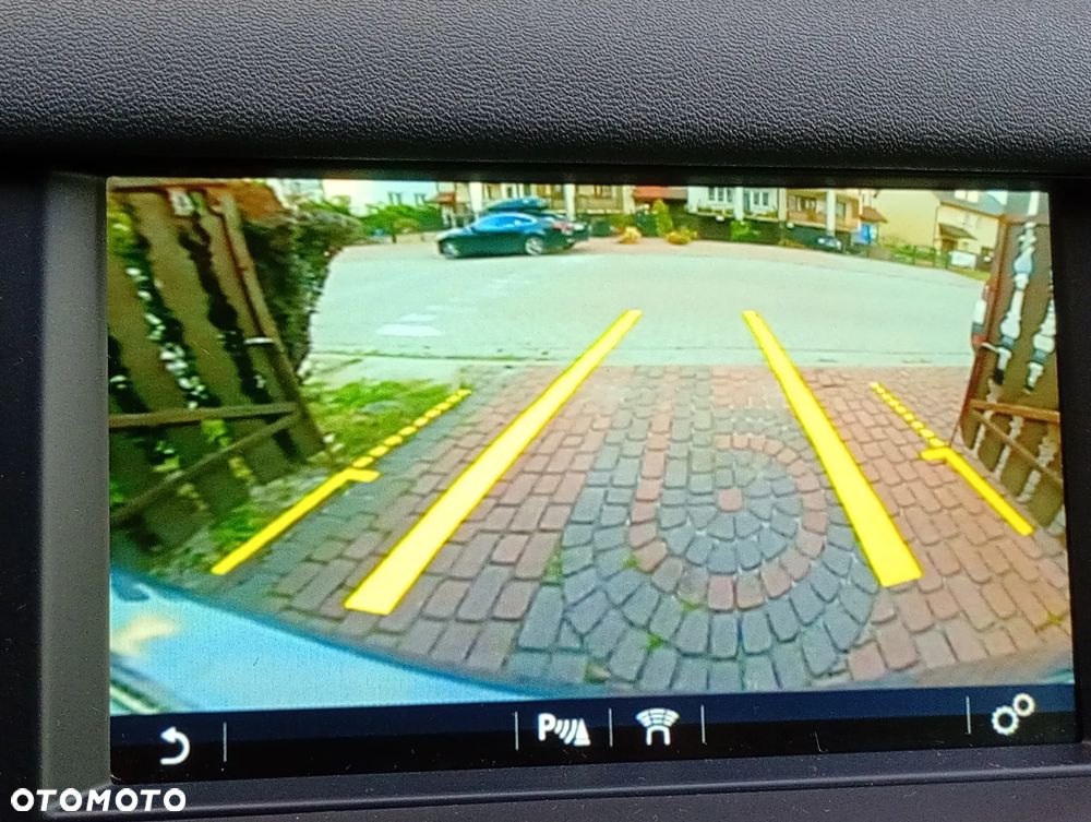 Land Rover Discovery Sport TD4 SkyView Edition - 33