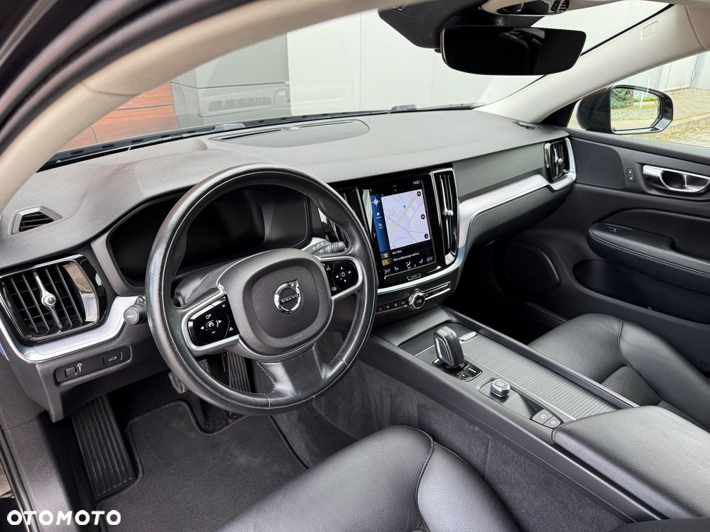 Volvo V60 B3 B DKG Momentum Pro - 13