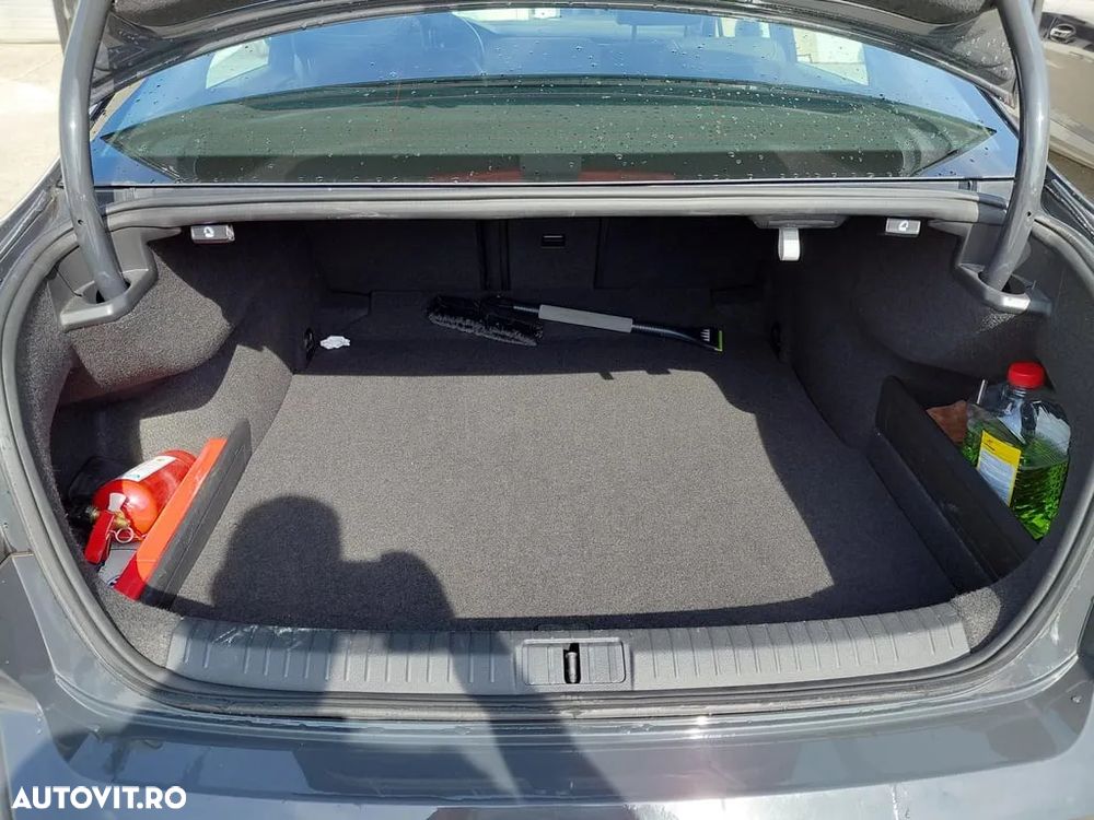 Volkswagen Passat 2.0 TDI DSG Highline - 14