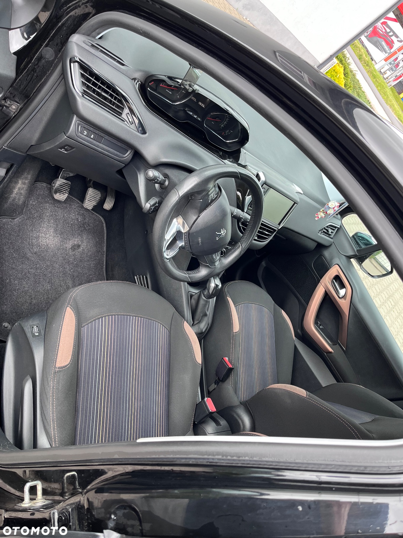 Peugeot 208 - 21