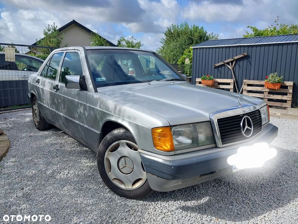 Mercedes-Benz W201 (190) - 1