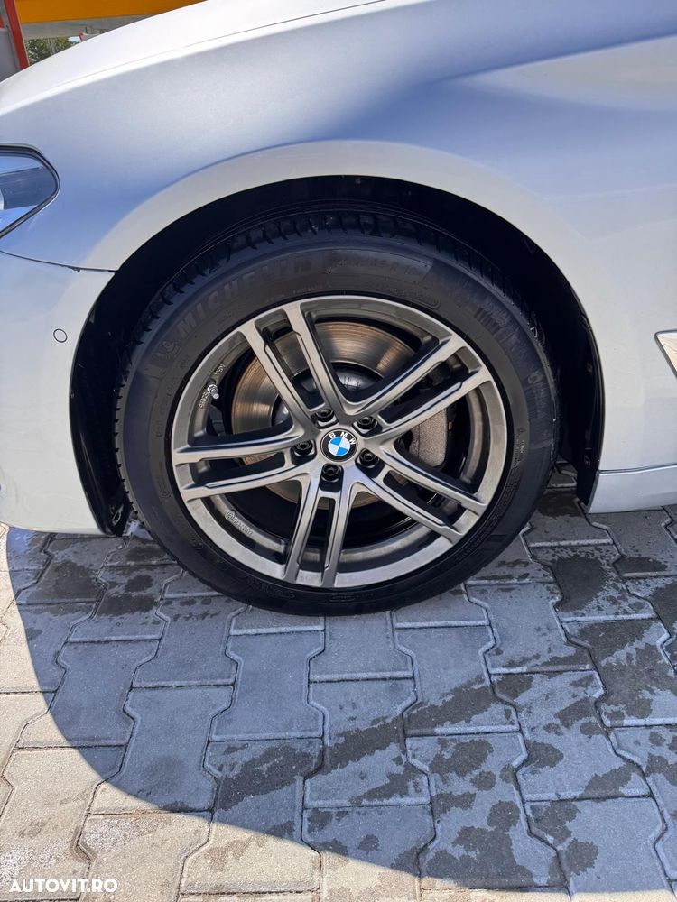 BMW Seria 5 530d xDrive AT - 14