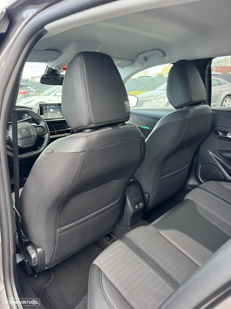 Peugeot 208 1.2 PureTech Allure EAT8 - 11