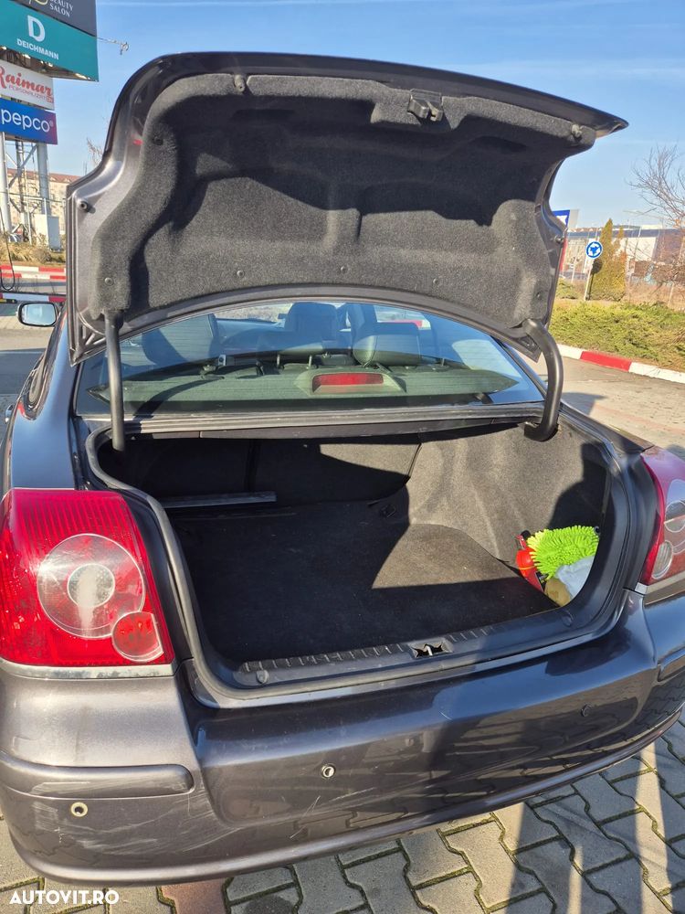 Toyota Avensis 2.0 Sedan Executive - 19