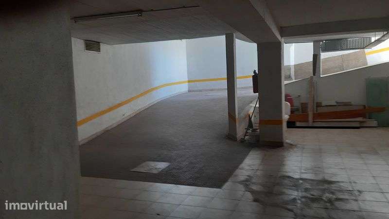 Garagem Box/ Armazém Brandoa - Grande imagem: 2/8