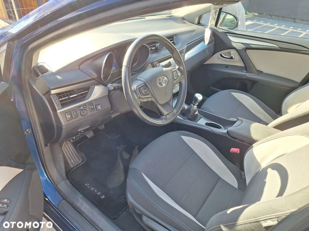Toyota Avensis 1.8 Premium - 19