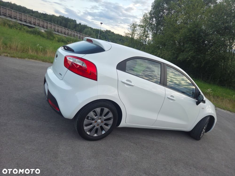 Kia Rio 1.2 Attract - 5
