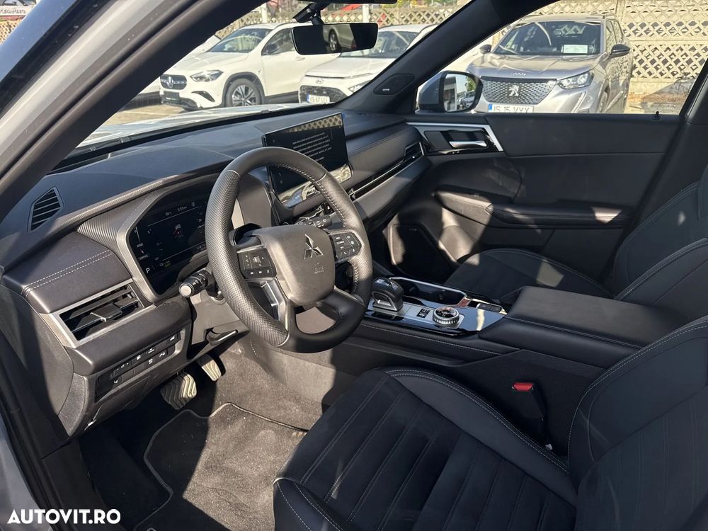 Mitsubishi Outlander 2.4 L 4X4 PHEV Intense - 10