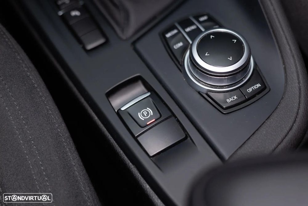BMW X1 16 d sDrive Advantage Auto - 38
